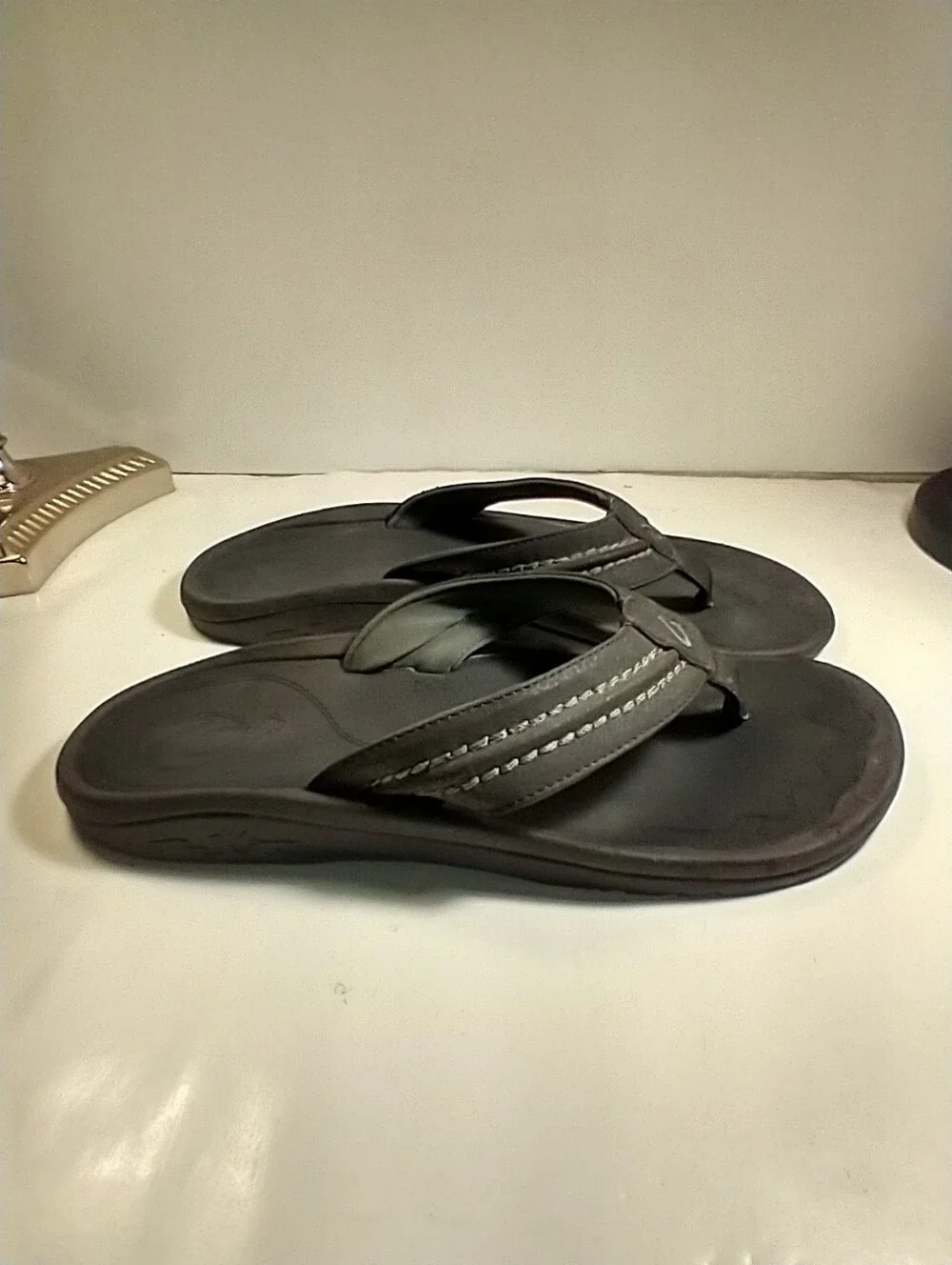 OluKai Hokua Black Flip Flop Sandals Men's sz 12
